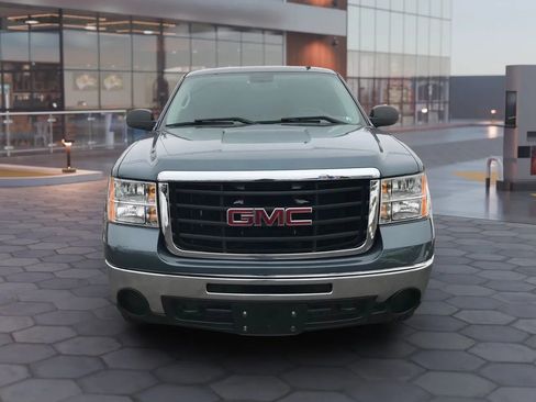 Used 2010 GMC Sierra 2500 SLE image 7