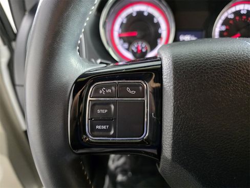 Used 2019 Dodge Grand Caravan SXT image 22