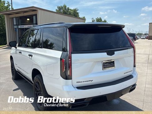 Used 2023 Cadillac Escalade Sport w/ LPO, ONYX Package AWD/4WD image 4
