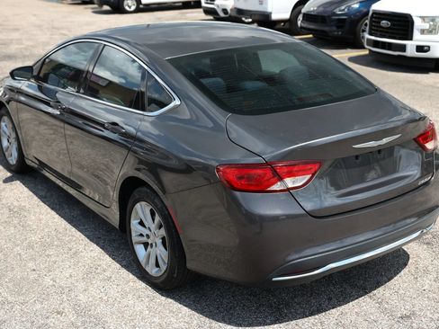 Used 2016 Chrysler 200 Limited FWD image 4