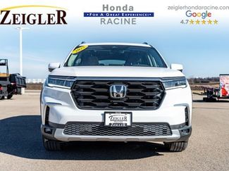 Used 2025 Honda Pilot Touring video 2