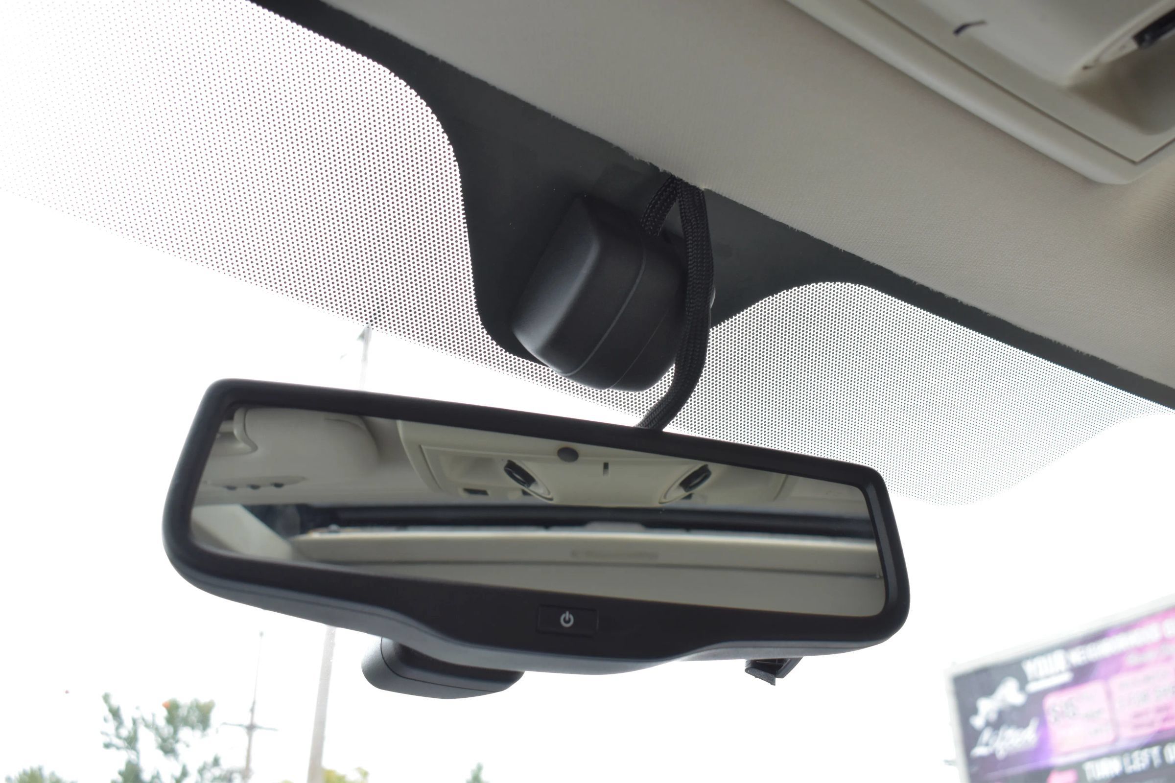 Used 2014 Chrysler Town & Country Limited w/ Luxury Group FWD image 22