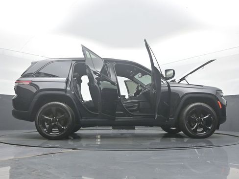 Used 2023 Jeep Grand Cherokee Altitude AWD/4WD image 59