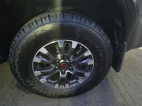 Used 2023 Nissan Titan PRO-4X w/ Pro-4x Convenience Package image 33