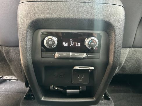 Used 2026 GMC Acadia Elevation w/ Elevation Premium Package FWD image 15
