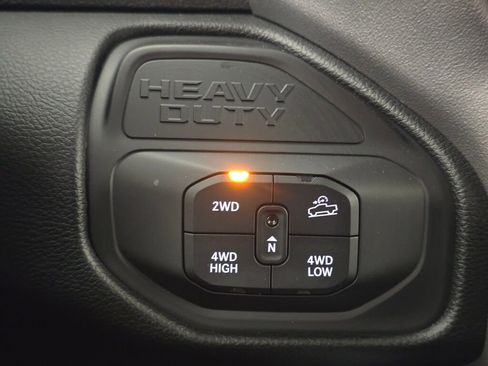 New 2026 RAM 2500 Laramie AWD/4WD image 25