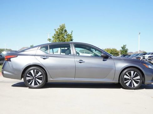Used 2022 Nissan Altima 2.5 SV FWD image 10