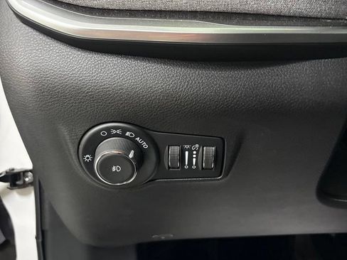 Used 2024 Jeep Compass Latitude AWD/4WD image 11