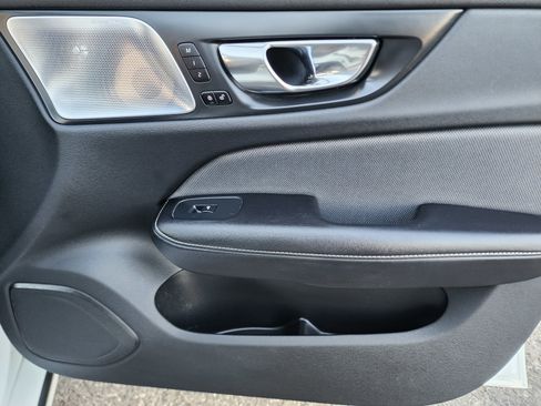 Used 2019 Volvo S60 T6 R-Design image 11