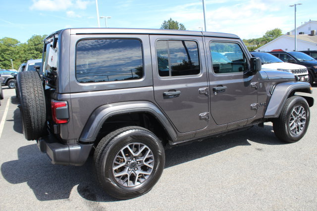 Used 2025 Jeep Wrangler Unlimited Sahara AWD/4WD image 29