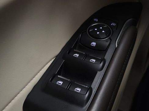 Used 2019 Lincoln MKC Premiere FWD image 16