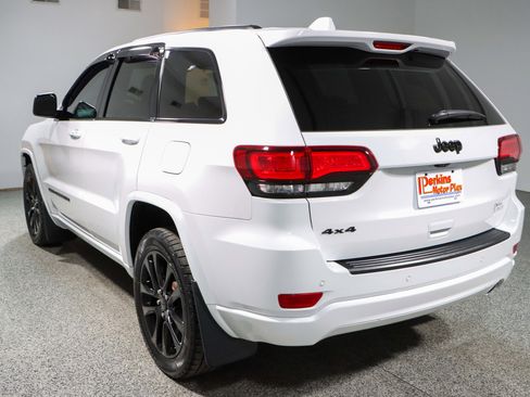 Used 2022 Jeep Grand Cherokee Laredo X image 9