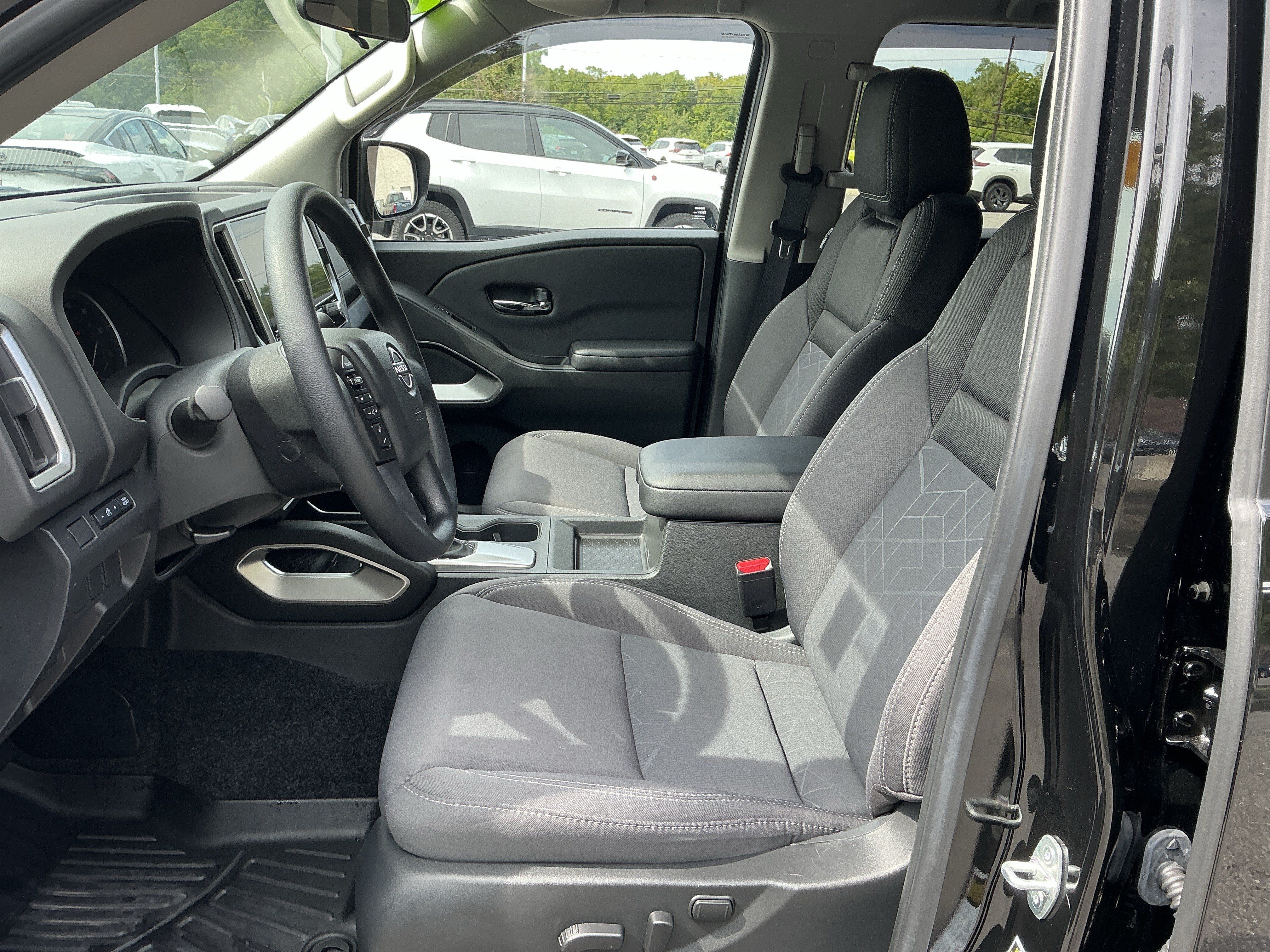 Used 2025 Nissan Frontier SV RWD image 10