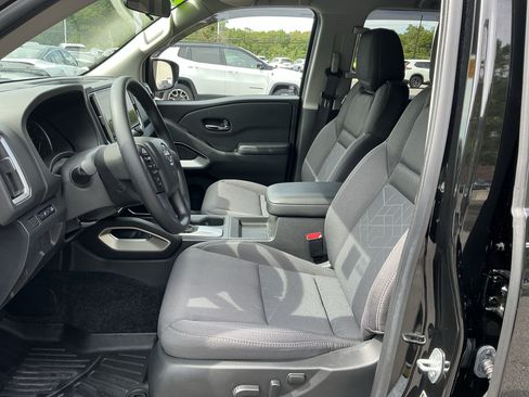 Used 2025 Nissan Frontier SV RWD image 10