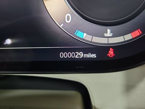 New 2026 Land Rover Range Rover Long Wheelbase SE AWD/4WD image 18
