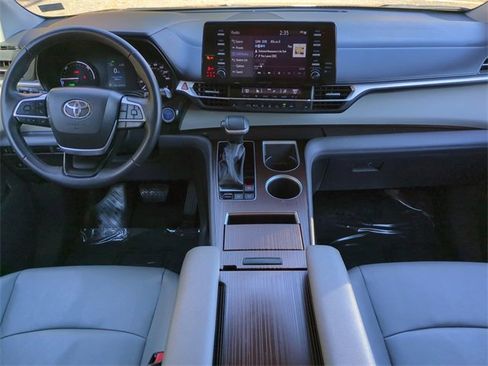 Used 2024 Toyota Sienna XLE image 15