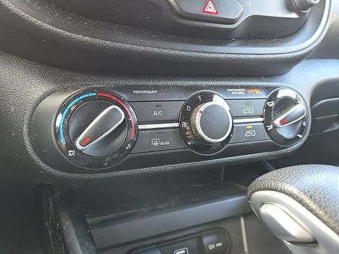 Used 2021 Kia Soul LX FWD image 19