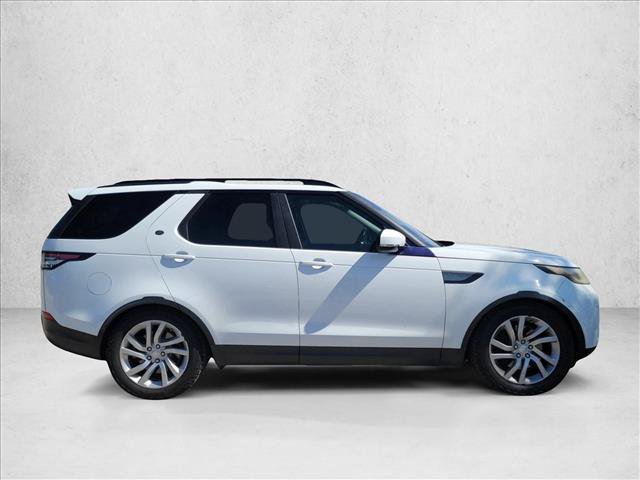Used 2017 Land Rover Discovery SE AWD/4WD image 4