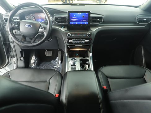 Used 2020 Ford Explorer XLT w/ Equipment Group 202A RWD image 15