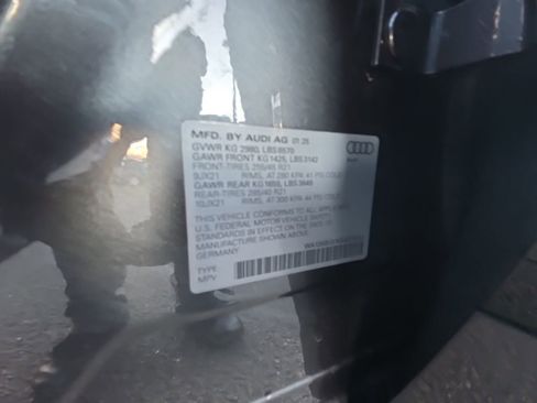 Used 2025 Audi SQ6 e-tron Prestige w/ 21" Black Optic Wheel Package image 19