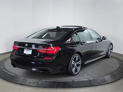 Used 2018 BMW 750i image 7