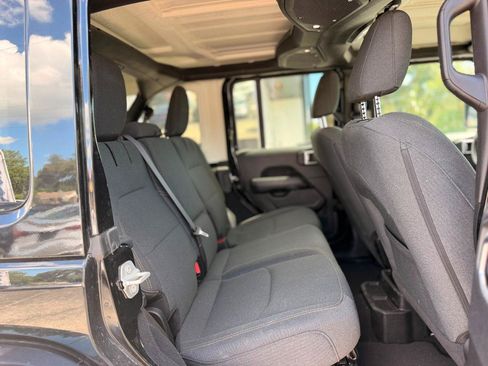 Used 2024 Jeep Wrangler Unlimited Sahara AWD/4WD image 16