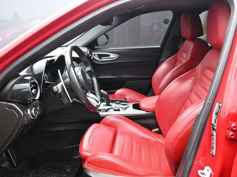Used 2023 Alfa Romeo Giulia Veloce RWD image 11