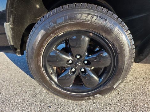 Used 2015 RAM 1500 Express image 18