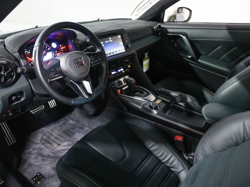 Used 2021 Nissan GT-R Premium AWD/4WD image 28
