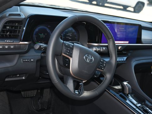 New 2026 Toyota Crown Signia image 5