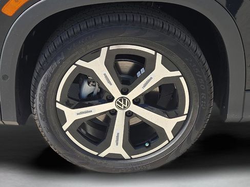 New 2026 Volkswagen Tiguan SE image 8