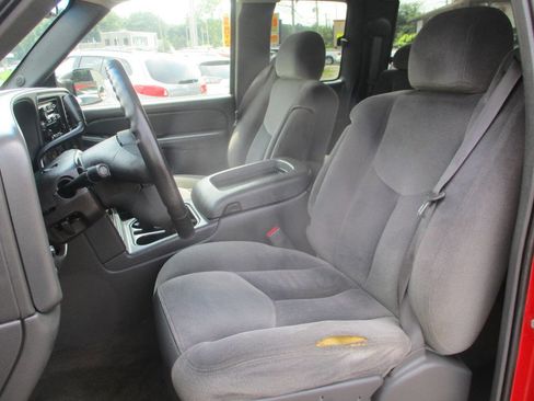 Used 2005 GMC Sierra 2500 SLE w/ Snow Plow Prep Package image 8