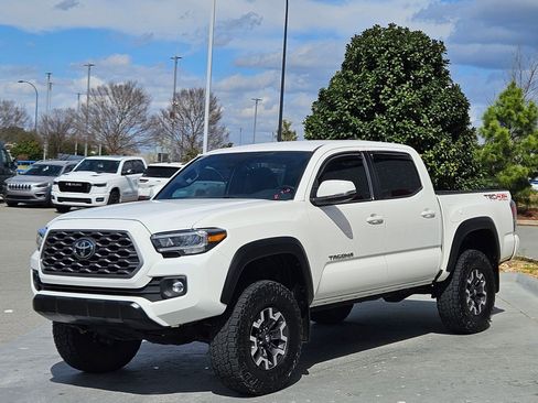 Used 2021 Toyota Tacoma TRD Off-Road w/ Technology Package image 3