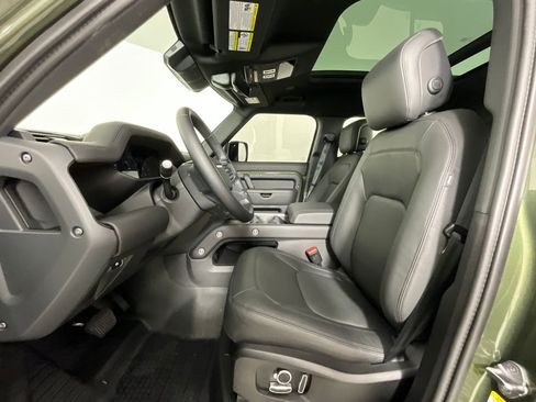 Used 2026 Land Rover Defender 130 X-Dynamic SE AWD/4WD image 16