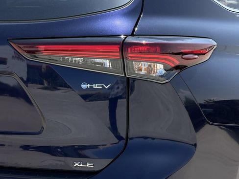 Used 2025 Toyota Highlander XLE AWD/4WD image 11
