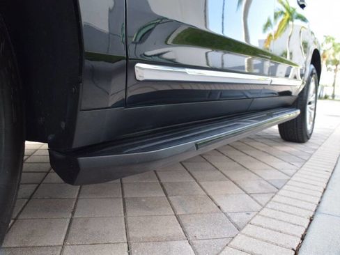 Used 2023 GMC Yukon XL SLT image 26