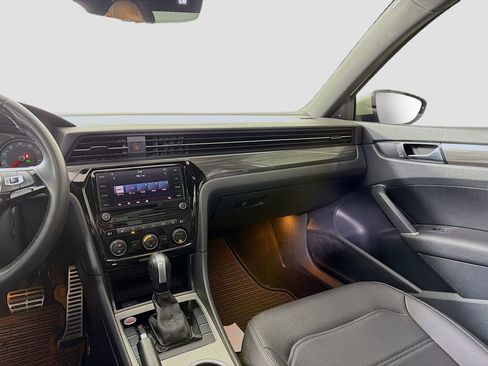 Used 2022 Volkswagen Passat 2.0T R-Line image 28