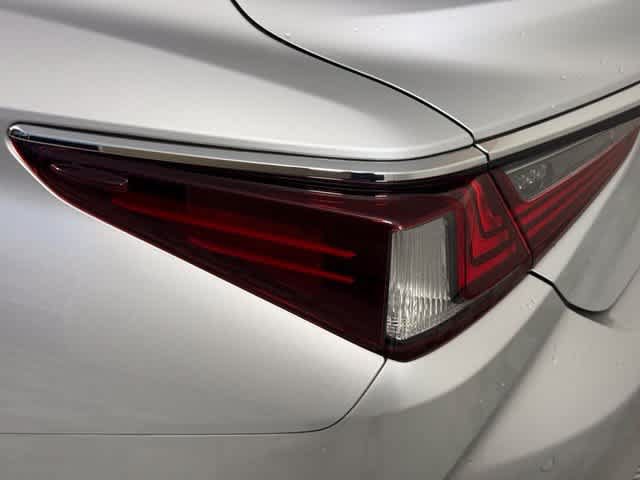 Used 2020 Lexus ES 350 Ultra Luxury w/ Accessory Package FWD image 13