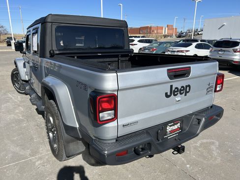 Used 2022 Jeep Gladiator Sport image 4