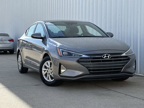 Used 2020 Hyundai Elantra SE w/ Cargo Package (C1) FWD image 2