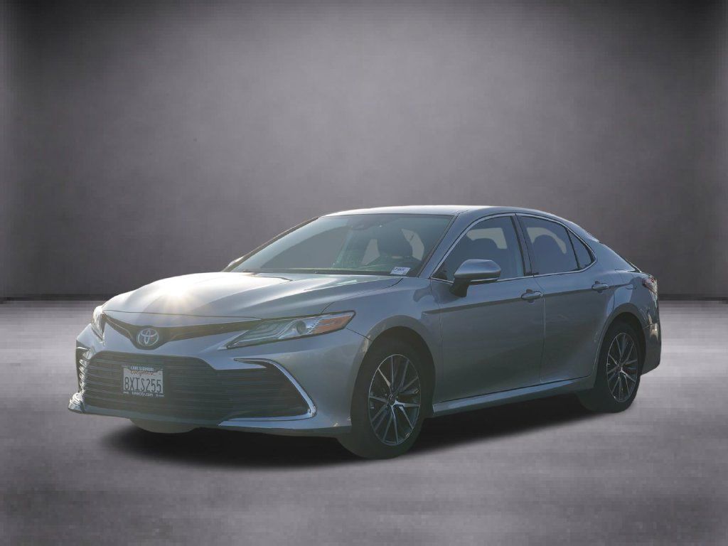 Used 2021 Toyota Camry XLE w/ Carpet Mat Package (TMS) FWD image 8