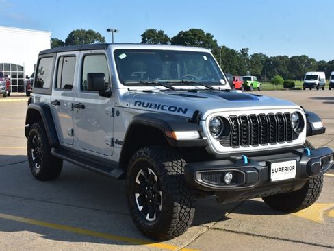 Used 2024 Jeep Wrangler Unlimited Rubicon 4xe w/ Technology Group AWD/4WD image 3