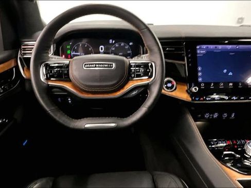 Used 2025 Jeep Grand Wagoneer L Series III w/ Rear-Seat Entertainment Group AWD/4WD image 6