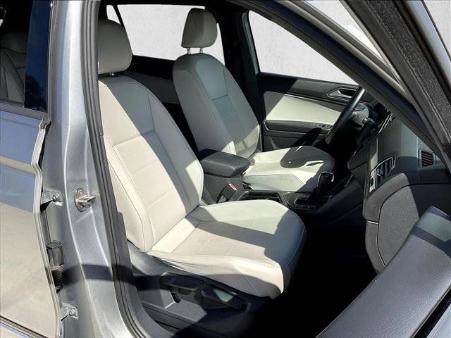 Used 2020 Volkswagen Tiguan SE R-Line FWD image 7