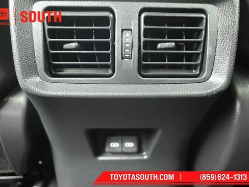 Used 2023 Toyota Venza LE AWD/4WD image 28