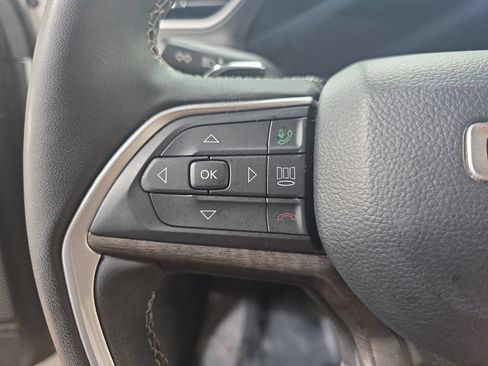 Used 2023 Jeep Grand Cherokee L Limited AWD/4WD image 17