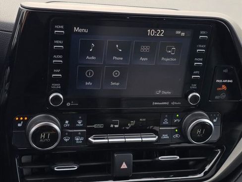 Used 2020 Toyota Highlander XLE image 26