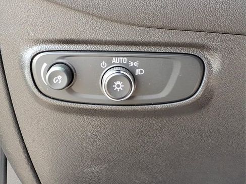 Used 2024 Chevrolet Equinox LT FWD image 17