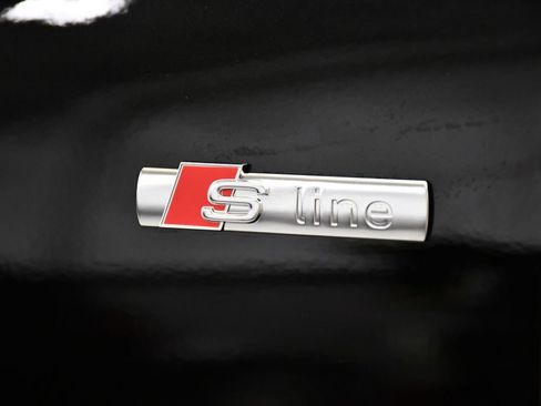 Used 2025 Audi Q3 2.0T Premium w/ Convenience Package AWD/4WD image 11