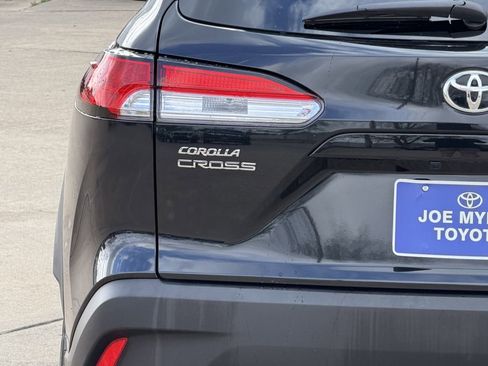 Used 2025 Toyota Corolla Cross LE image 10